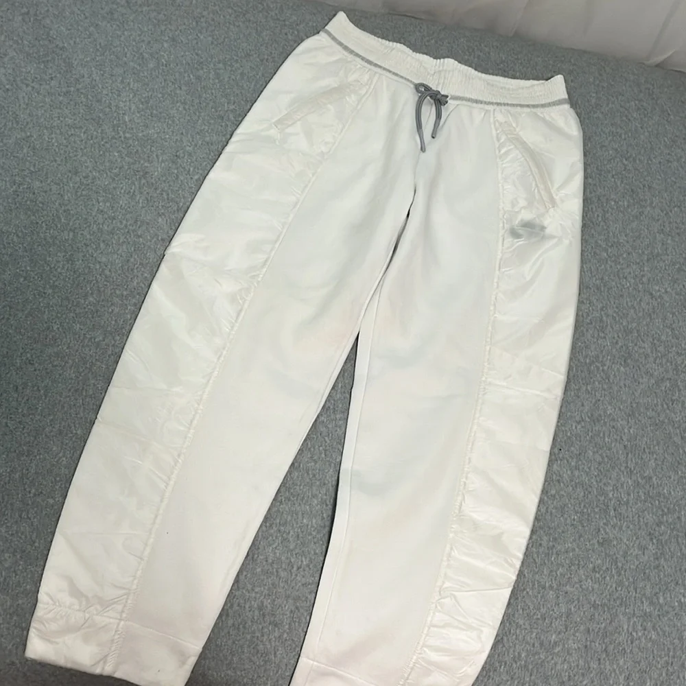 Womens Nike White Tech Fleece Splatter Sweatpants Medium Active Athleisure